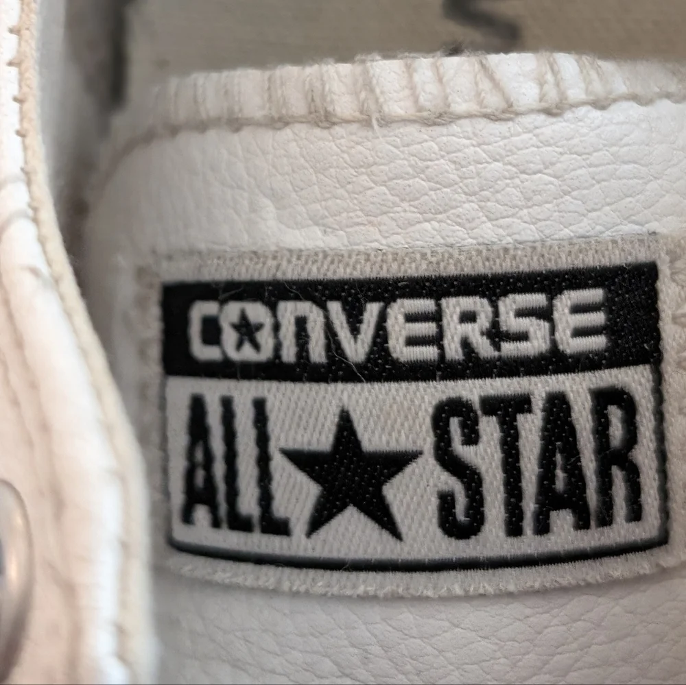 Great Condition: Converse Chuck Taylor All Star Leather Kids 3